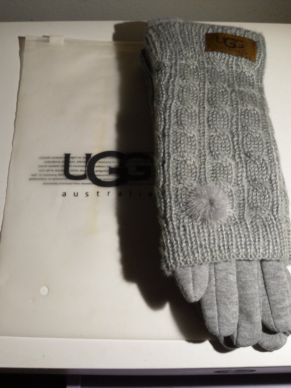 UGG women's gloves LIGHT GRAY NEW